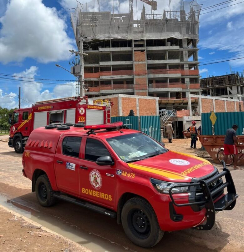 Bombeiros resgatam homem que caiu de andaime de 2,5 metros de altura_66155af5c0eb6.jpeg